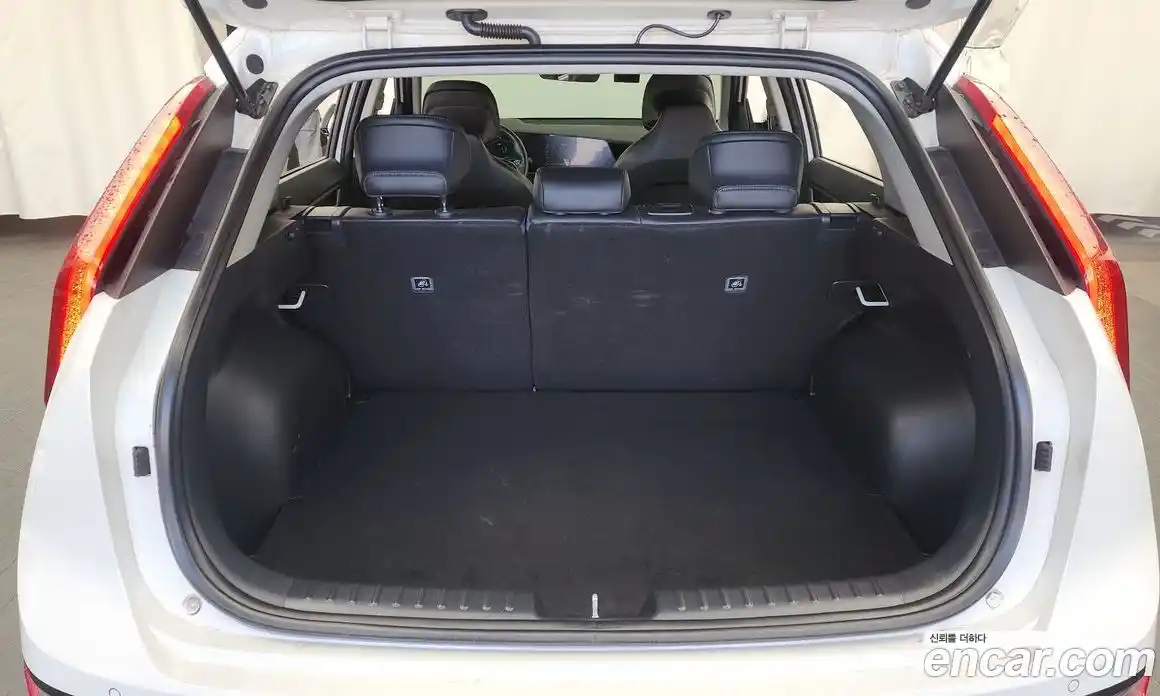 Kia Niro 2023 1.6 Автомат в Москве № 16657, фото 5