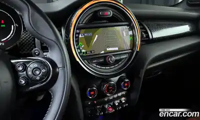 Mini Cooper Convertible 2021 2.0 Автомат в Москве № 172358, миниатюра 3