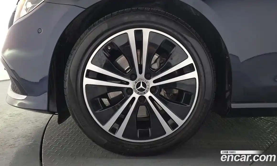 Mercedes-Benz E-Class 2022 2.0 Автомат в Москве № 179872, фото 13