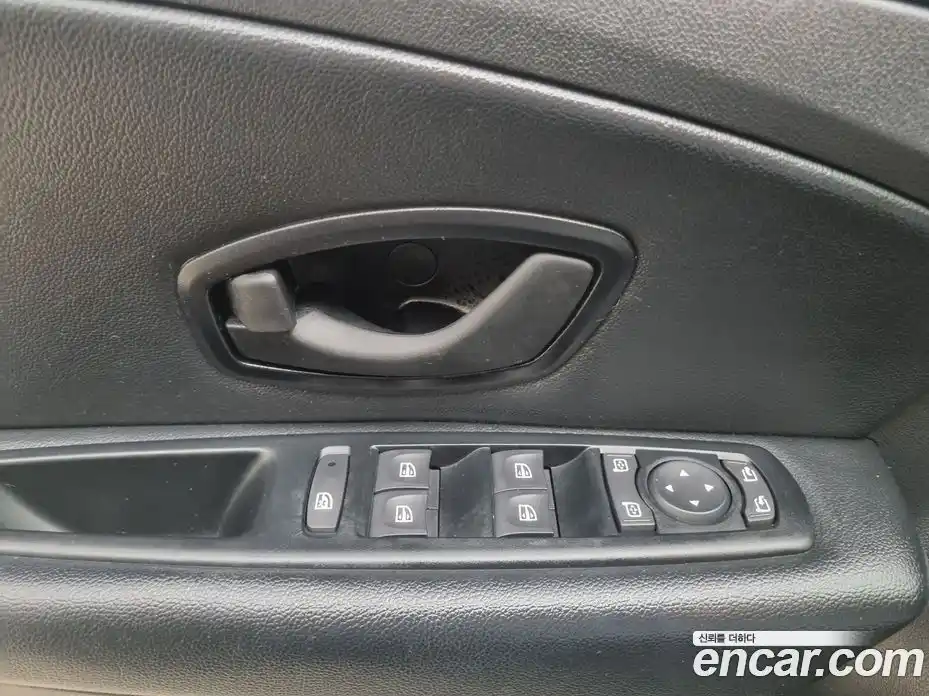 Renault SM3 2015 1.6 Автомат в Москве № 186151, фото 11