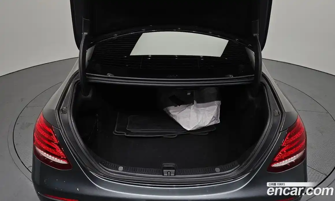 Mercedes-Benz E-Class 2017 1.9 Автомат в Москве № 194497, фото 20