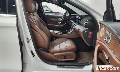 Mercedes-Benz E-Class 2021 2.0 Автомат в Москве № 194970, миниатюра 11