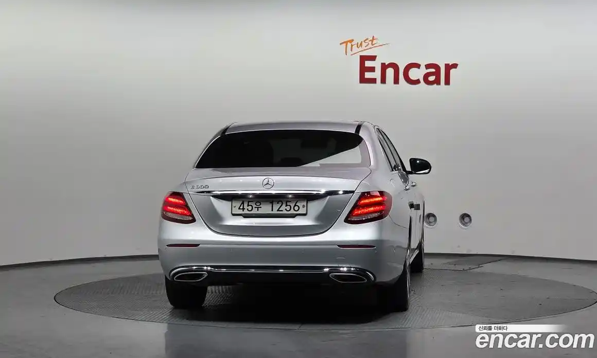 Mercedes-Benz E-Class 2017 2.0 Автомат в Москве № 195065, фото 17