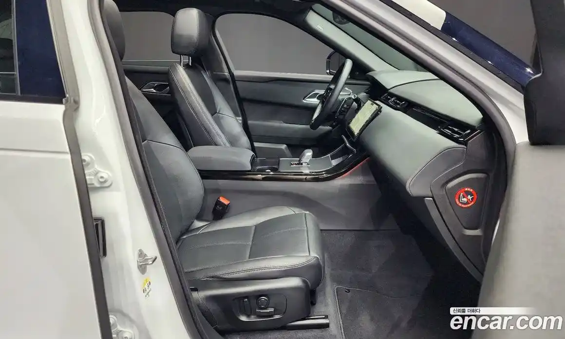 Land Rover Range-Rover Velar 2025 2.0 Автомат в Москве № 198060, фото 10