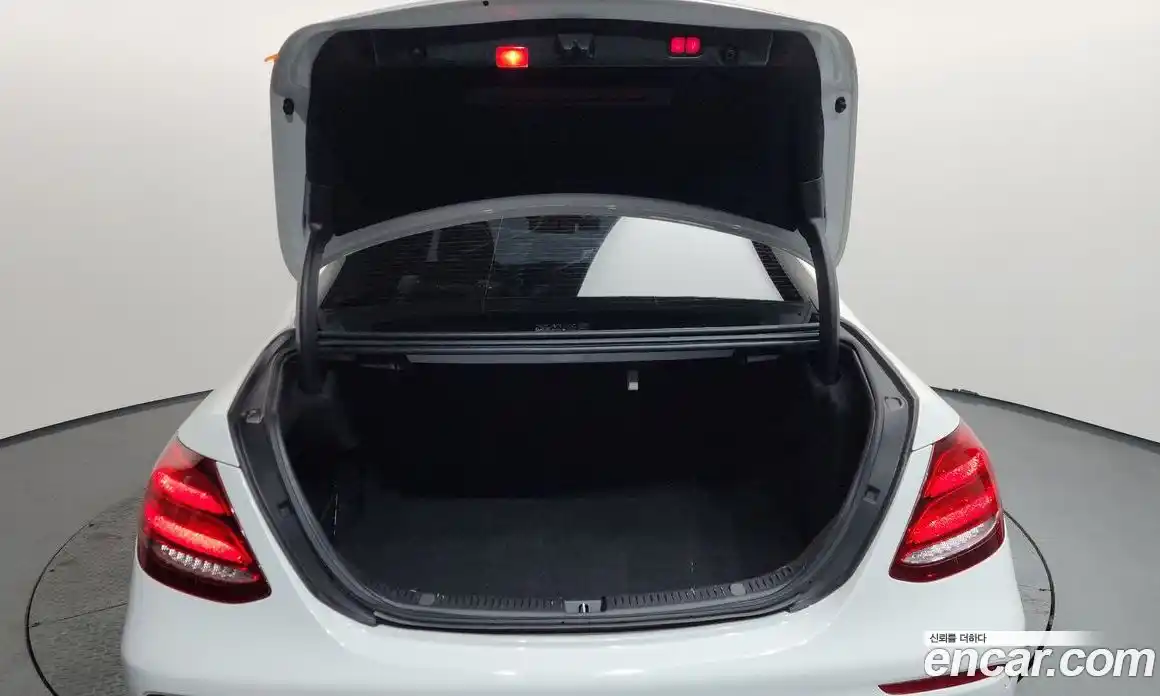 Mercedes-Benz E-Class 2020 2.0 Автомат в Москве № 212230, фото 20