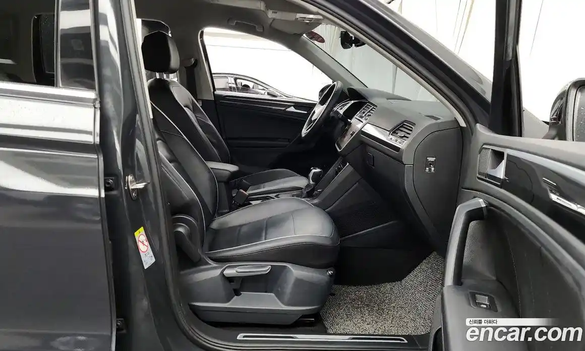 Volkswagen Tiguan 2021 2.0 Автомат в Москве № 215134, фото 16