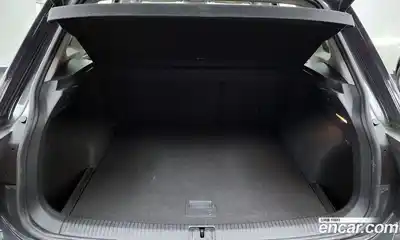 Volkswagen Tiguan 2021 2.0 Автомат в Москве № 215134, миниатюра 2