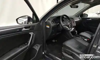Volkswagen Tiguan 2021 2.0 Автомат в Москве № 215134, миниатюра 6