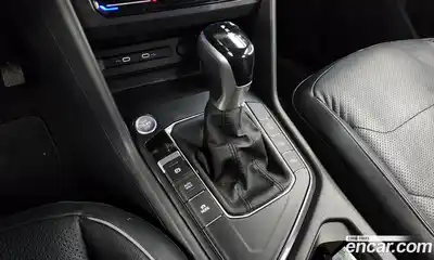 Volkswagen Tiguan 2021 2.0 Автомат в Москве № 215134, миниатюра 7