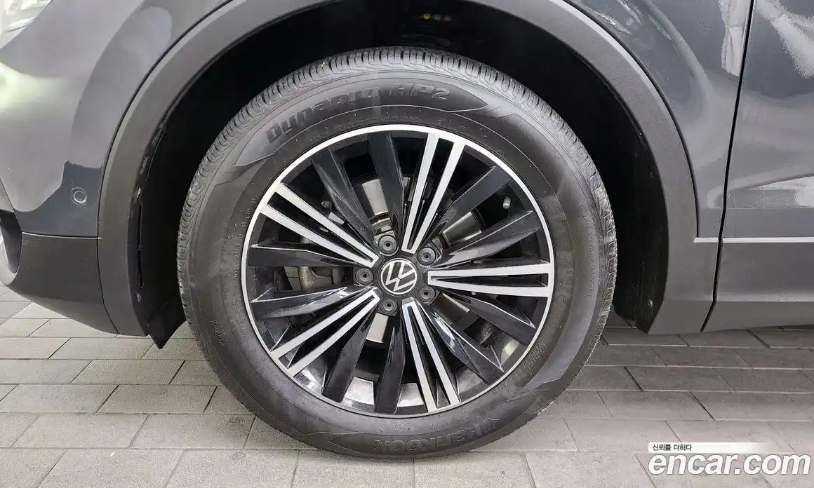 Volkswagen Tiguan 2021 2.0 Автомат в Москве № 215134, фото 8