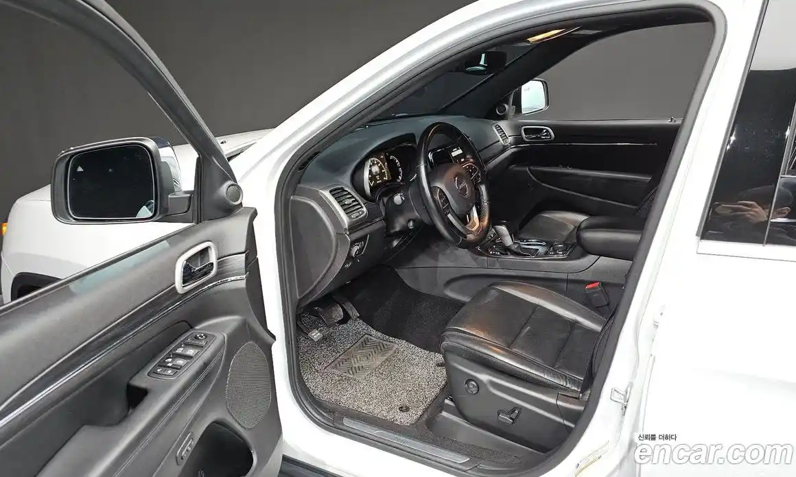 Jeep Cherokee 2021 3.6 Автомат в Москве № 215437, фото 14