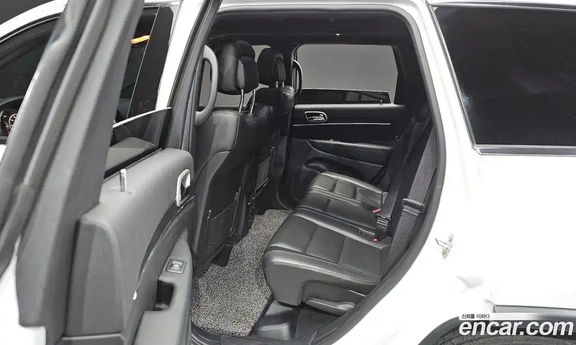 Jeep Cherokee 2021 3.6 Автомат в Москве № 215437, фото 3