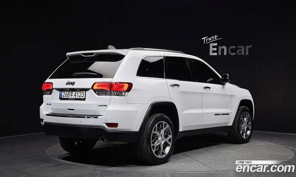 Jeep Cherokee 2021 3.6 Автомат в Москве № 215437, фото 10
