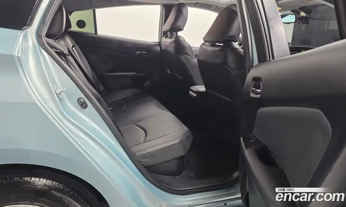 Toyota Prius 2016 1.8 Автомат в Москве № 215539, фото 11