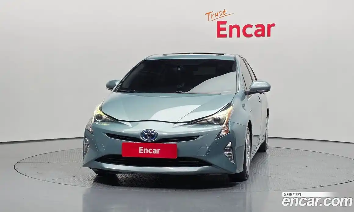 Toyota Prius 2016 1.8 Автомат в Москве № 215539, фото 13