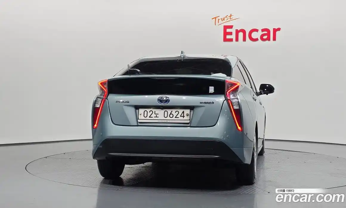 Toyota Prius 2016 1.8 Автомат в Москве № 215539, фото 17