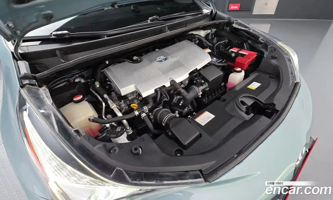 Toyota Prius 2016 1.8 Автомат в Москве № 215539, фото 18