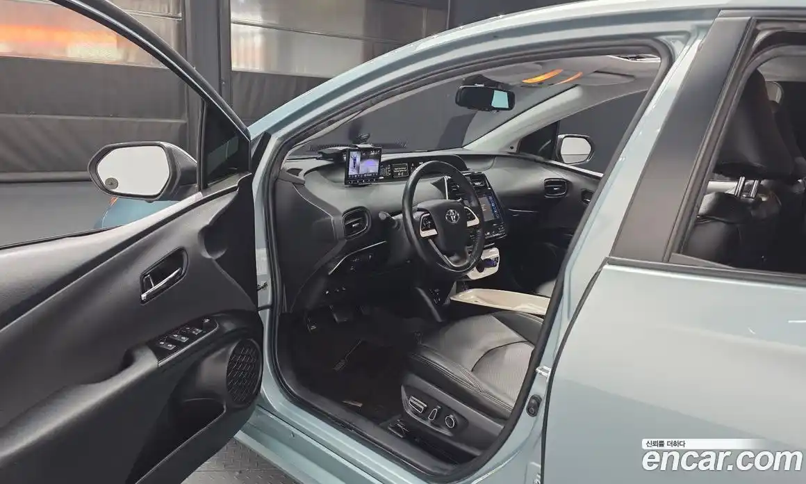 Toyota Prius 2016 1.8 Автомат в Москве № 215539, фото 4