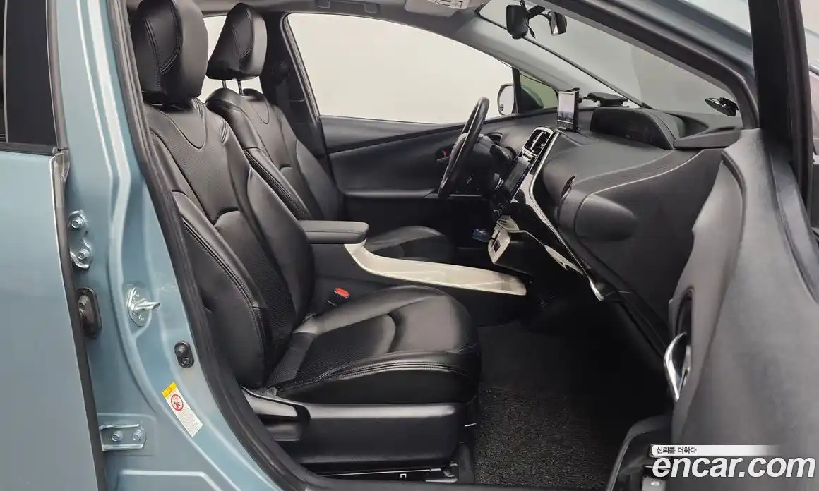 Toyota Prius 2016 1.8 Автомат в Москве № 215539, фото 10