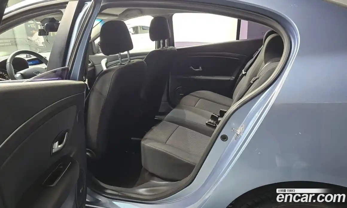 Renault SM3 2010 1.6 Автомат в Москве № 224053, фото 11