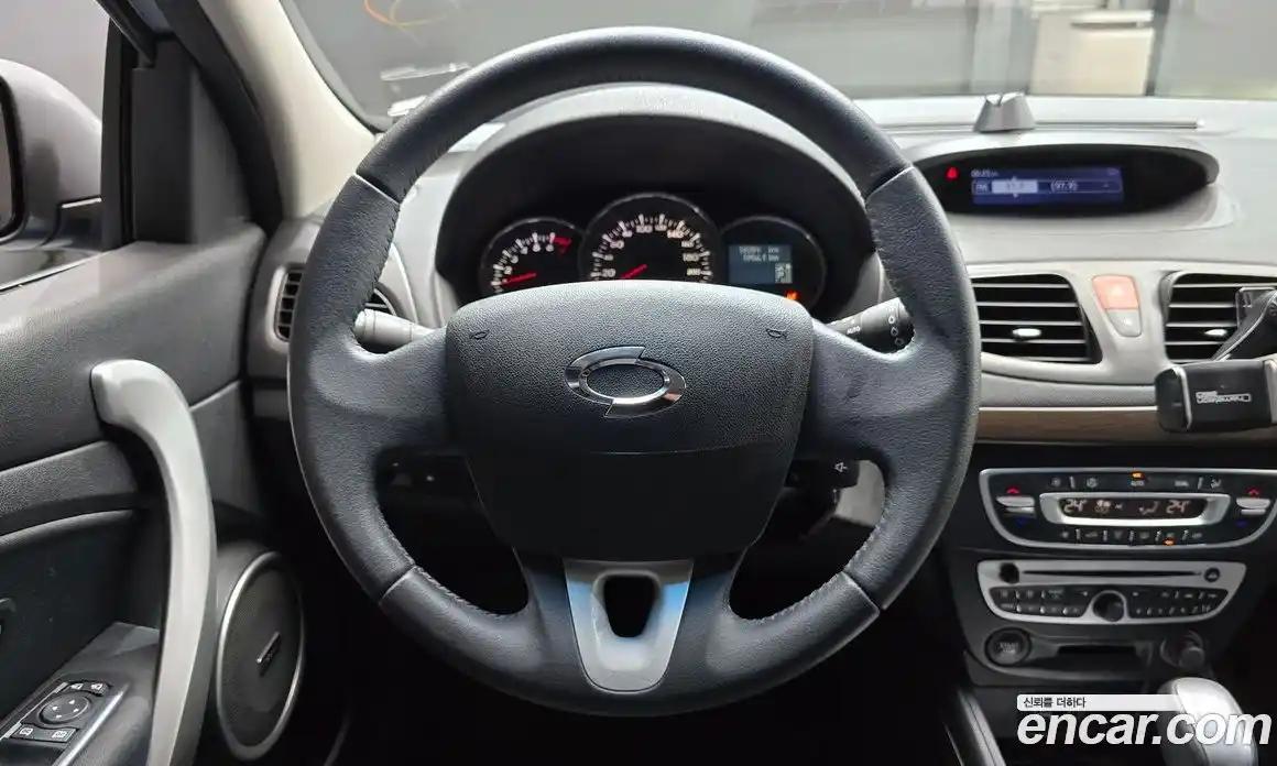 Renault SM3 2010 1.6 Автомат в Москве № 224053, фото 13