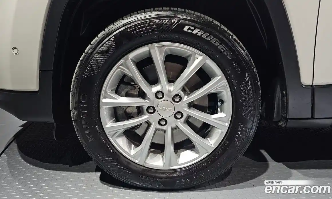 Jeep Cherokee 2019 2.4 Автомат в Москве № 232440, фото 15