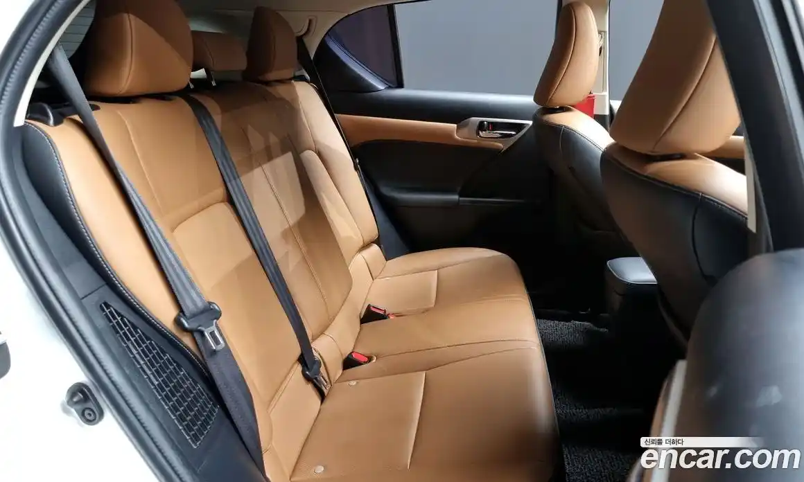 Lexus CT200h 2017 1.8 Автомат в Москве № 300738, фото 14