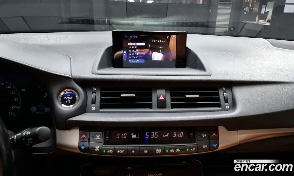 Lexus CT200h 2017 1.8 Автомат в Москве № 300738, фото 20