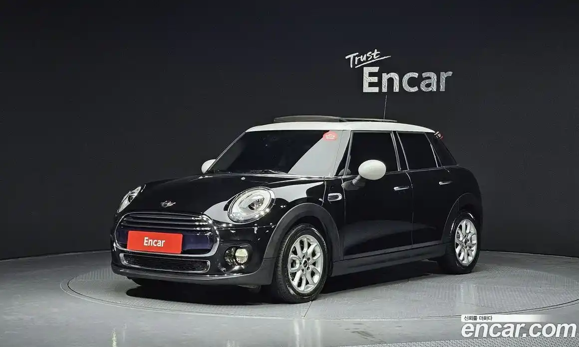 Mini Cooper 2016 1.5 Автомат в Москве № 329380, фото 15