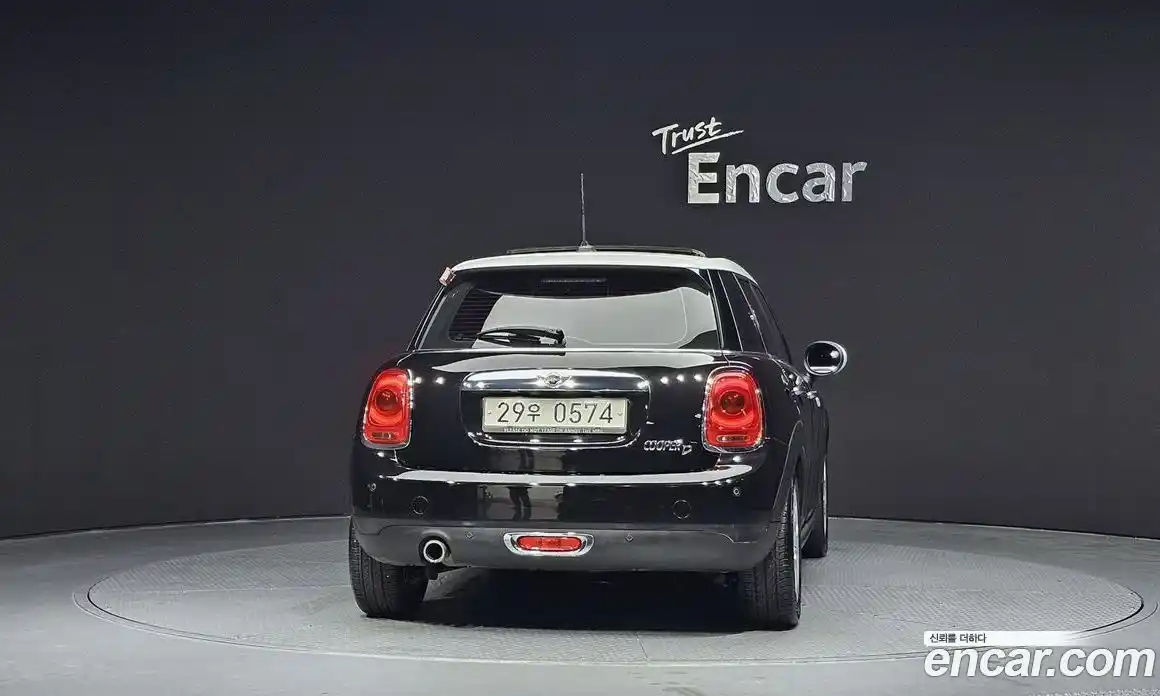 Mini Cooper 2016 1.5 Автомат в Москве № 329380, фото 16