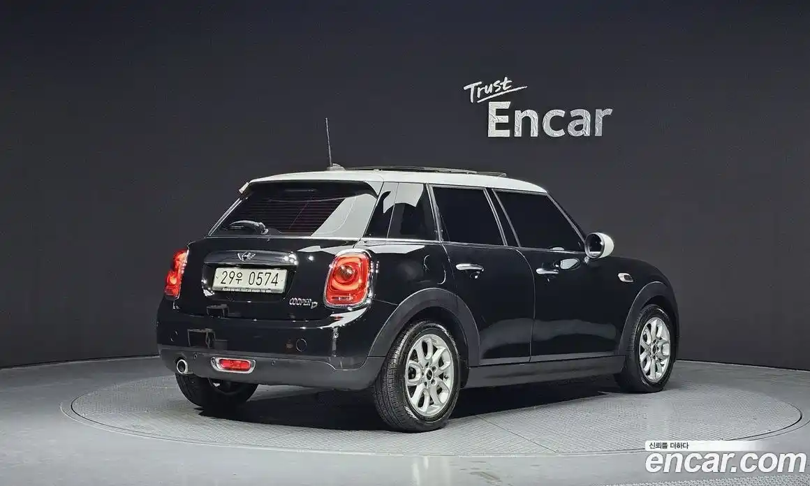 Mini Cooper 2016 1.5 Автомат в Москве № 329380, фото 19