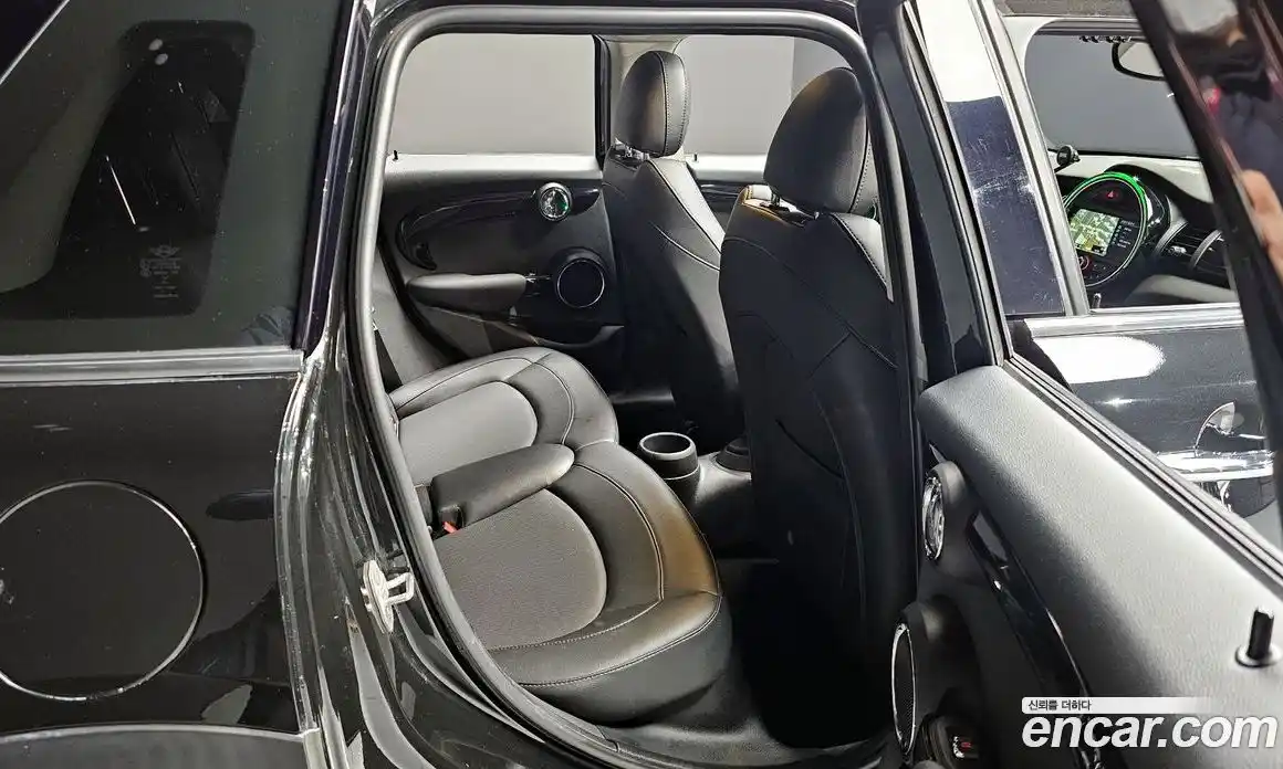 Mini Cooper 2016 1.5 Автомат в Москве № 329380, фото 4