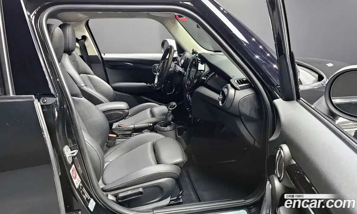 Mini Cooper 2016 1.5 Автомат в Москве № 329380, фото 10