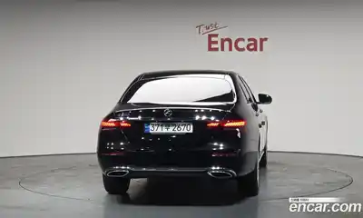 Mercedes-Benz E-Class 2023 2.0 Автомат в Москве № 371964, миниатюра 3