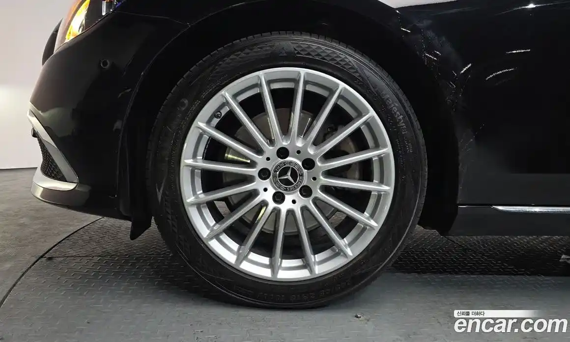 Mercedes-Benz E-Class 2023 2.0 Автомат в Москве № 371964, фото 4