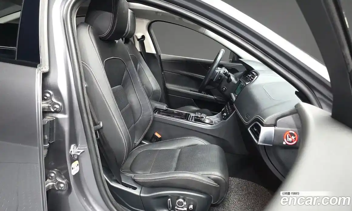 Jaguar XE 2019 2.0 Автомат в Москве № 385931, фото 11