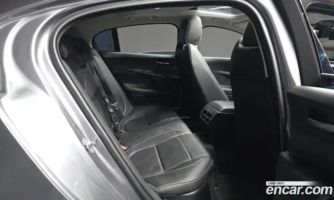 Jaguar XE 2019 2.0 Автомат в Москве № 385931, фото 12