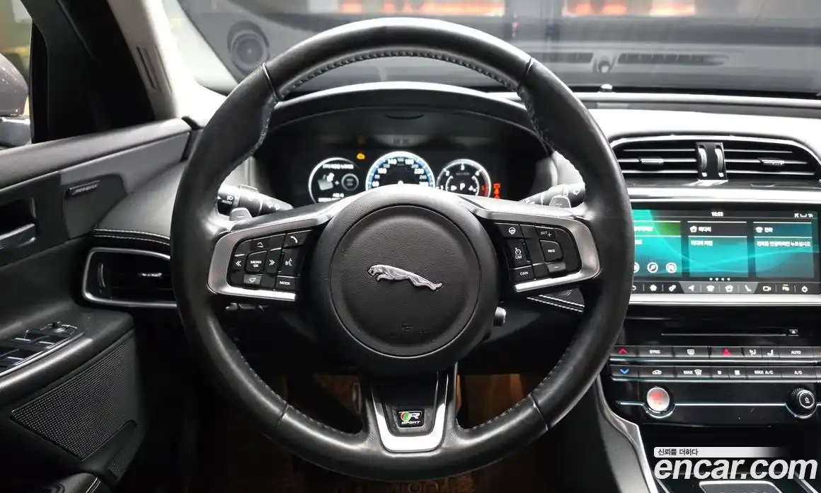 Jaguar XE 2019 2.0 Автомат в Москве № 385931, фото 13