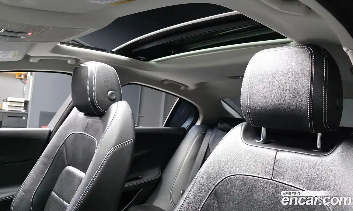 Jaguar XE 2019 2.0 Автомат в Москве № 385931, фото 19