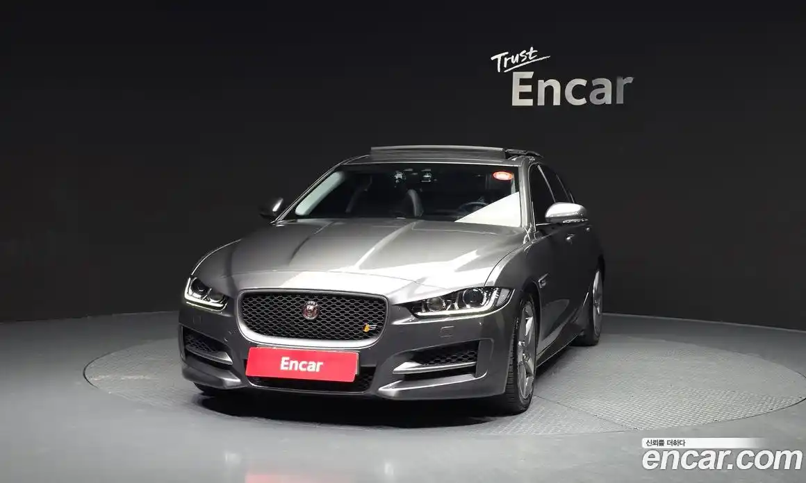 Jaguar XE 2019 2.0 Автомат в Москве № 385931, фото 3