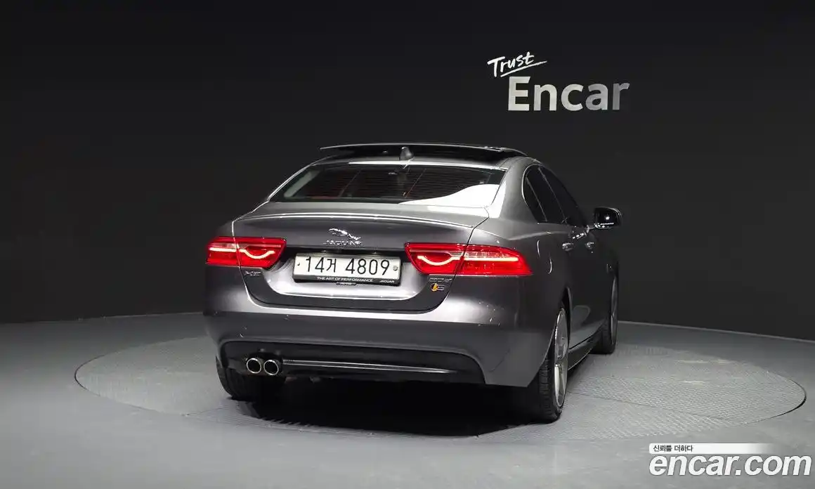 Jaguar XE 2019 2.0 Автомат в Москве № 385931, фото 4