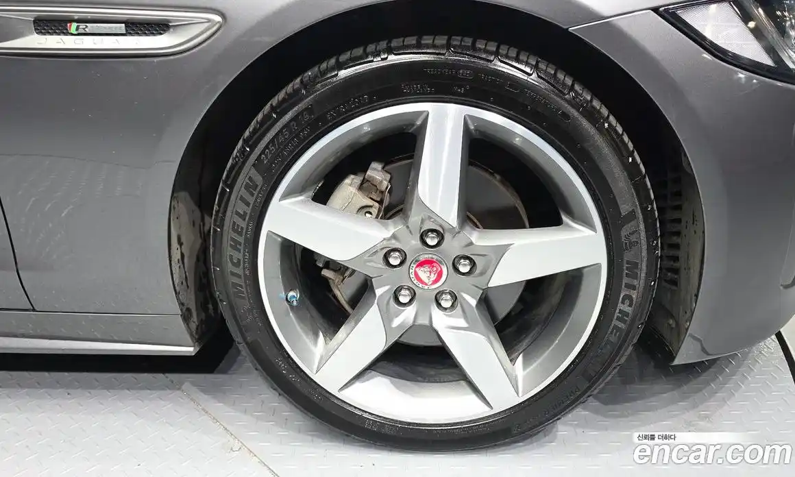 Jaguar XE 2019 2.0 Автомат в Москве № 385931, фото 5