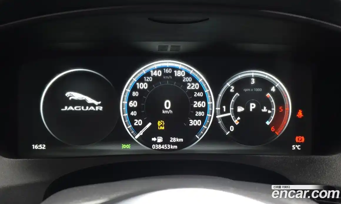 Jaguar XE 2019 2.0 Автомат в Москве № 385931, фото 8