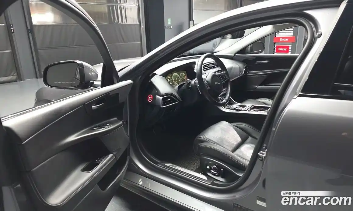 Jaguar XE 2019 2.0 Автомат в Москве № 385931, фото 10