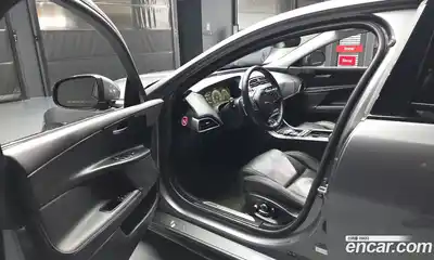 Jaguar XE 2019 2.0 Автомат в Москве № 385931, миниатюра 10