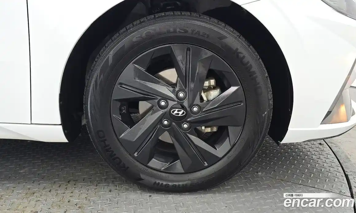 Hyundai Avante 2023 1.6 Автомат в Москве № 5360, фото 5