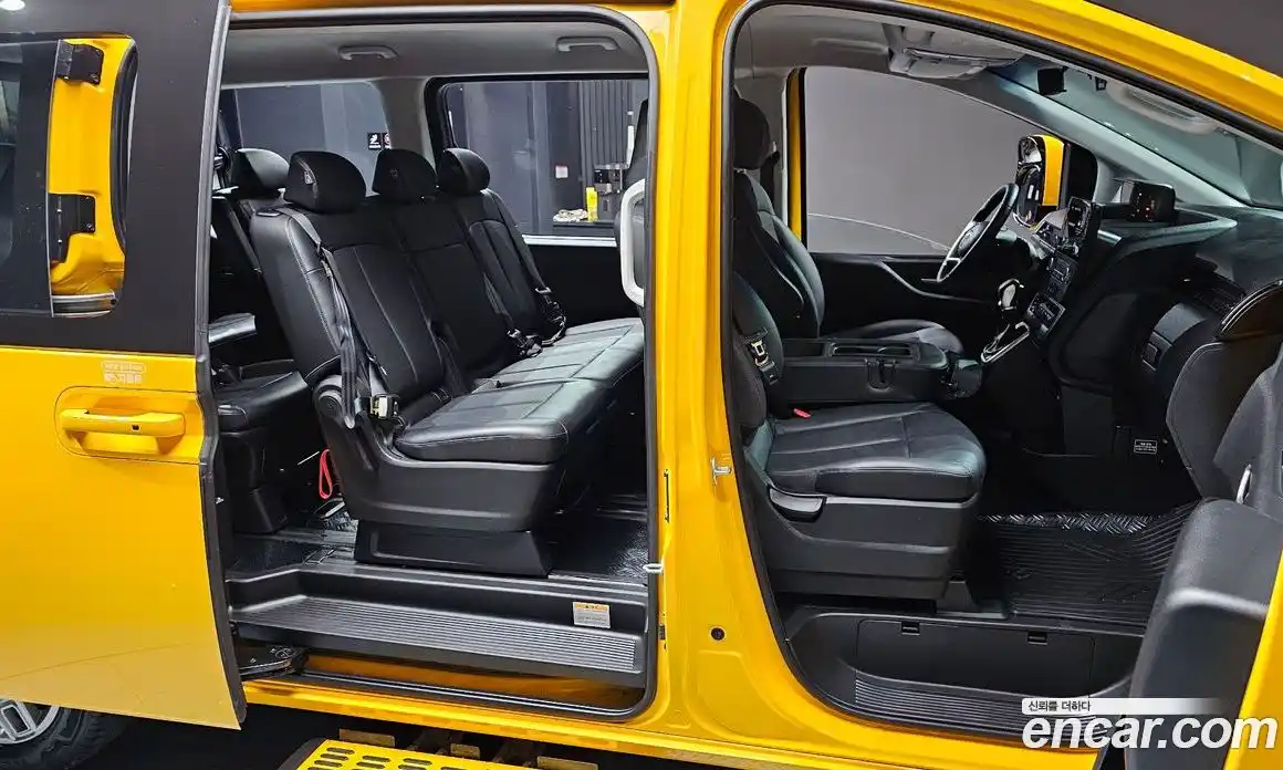 Hyundai Staria 2023 3.5 Автомат в Москве № 107672, фото 18