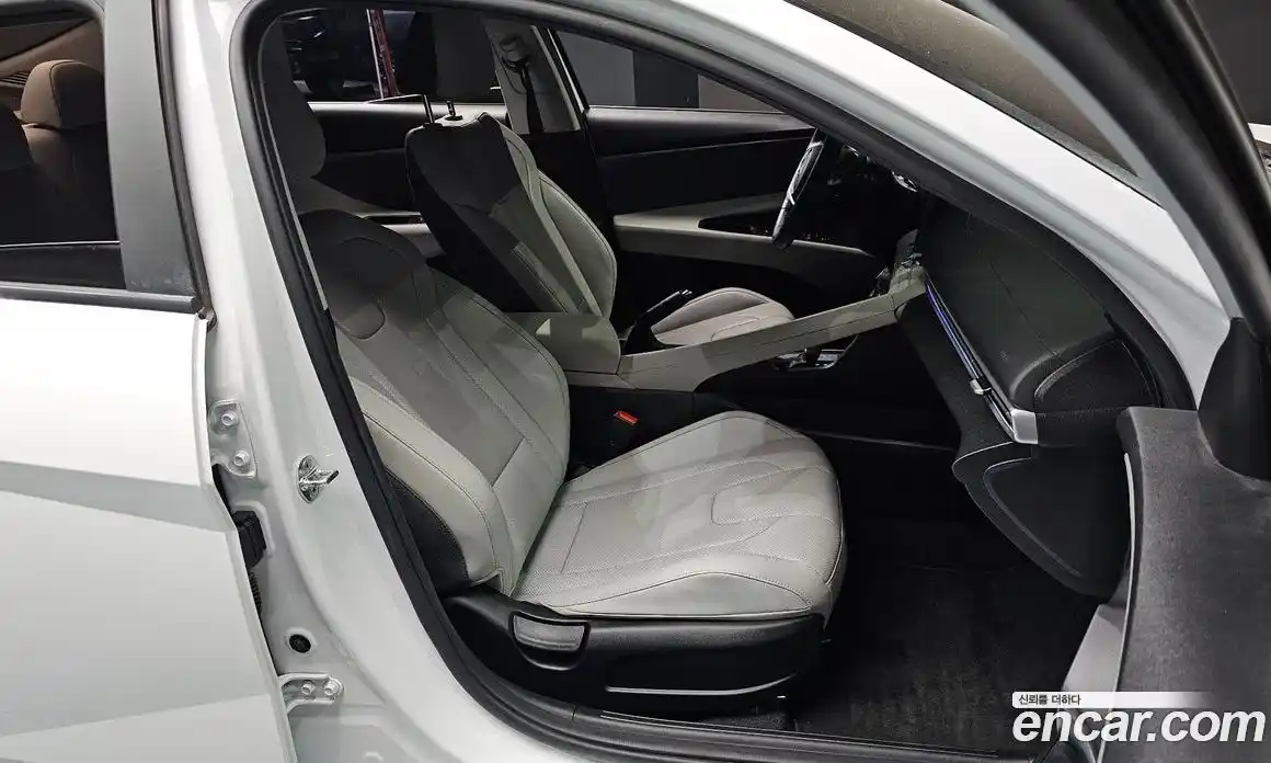 Hyundai Avante 2022 1.6 Автомат в Москве № 110965, фото 3