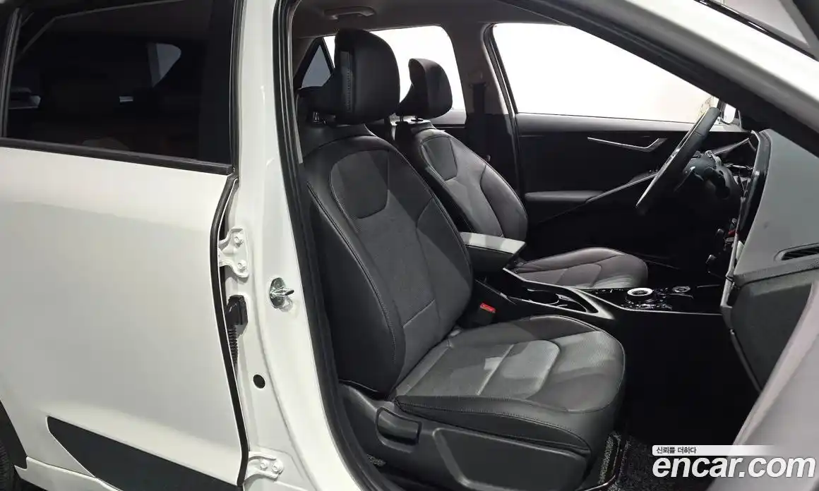 Kia Niro 2022 1.6 Автомат в Москве № 131874, фото 10