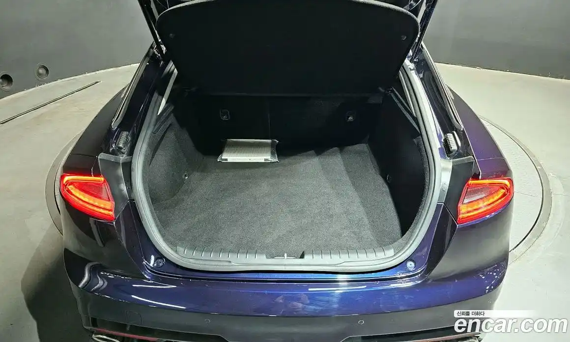 Kia Stinger 2018 2.0 Автомат в Москве № 133747, фото 20